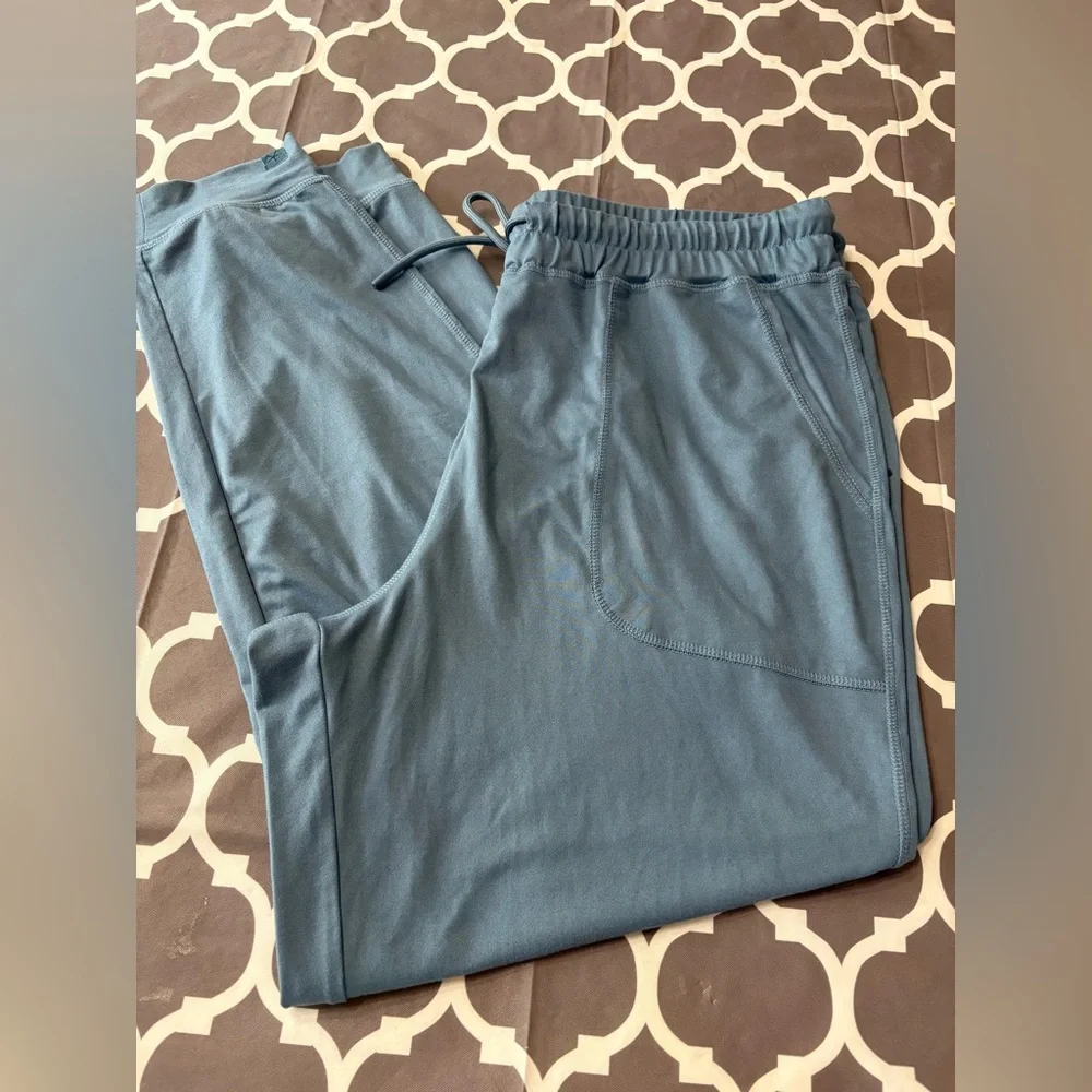 BAREFOOT DREAMS Malibu Collection Butterchic Knit Joggers in Stargazer Blue NWT - Picture 2 of 5